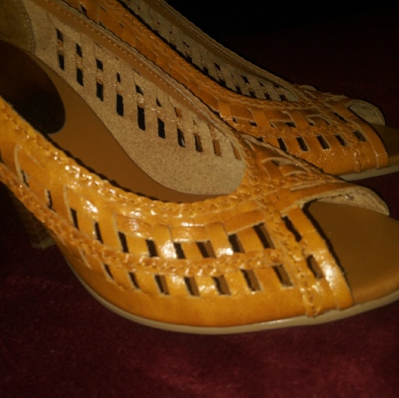 🆕Bakers | Braided Cut Out Leather Peep Toe - Picture 2 of 8